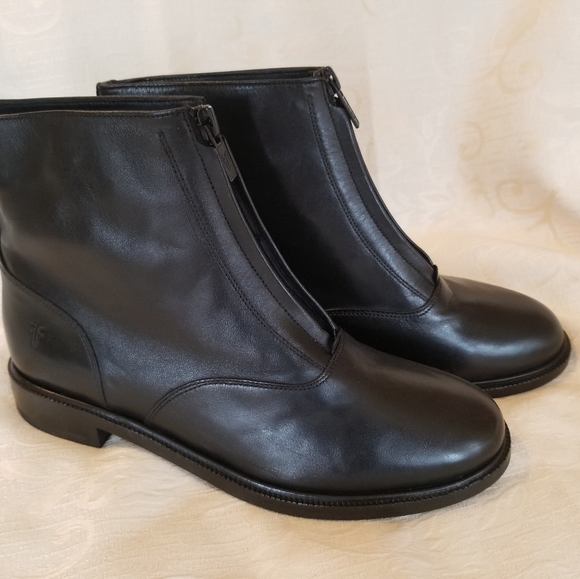 kelly front zip bootie